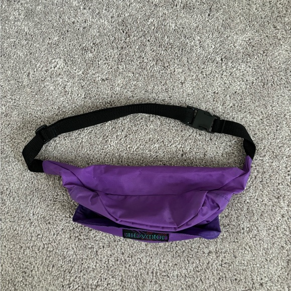 90s Jordache Fanny pack
Excellent condition! Zippered bag w/ adjustable straps - Picture 3 of 6